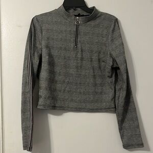 IRIS Brand gray crop top CL Black/White